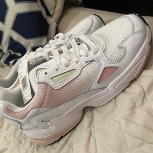 Adidas Falcon W